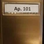 21 شقة *